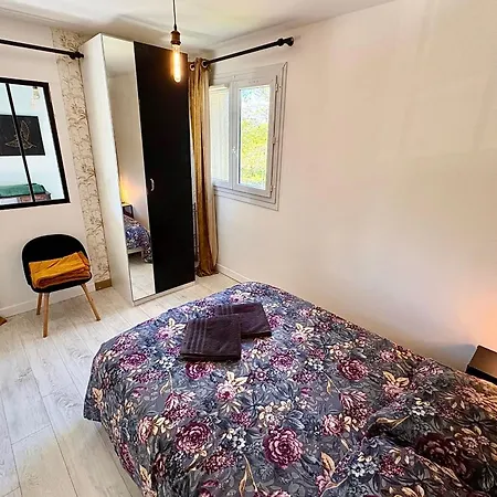 Beautiful 54 M With Parking In Nantes