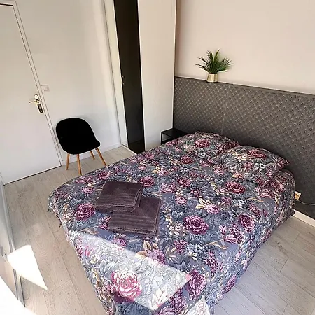 Apartament Beautiful 54 M With Parking In